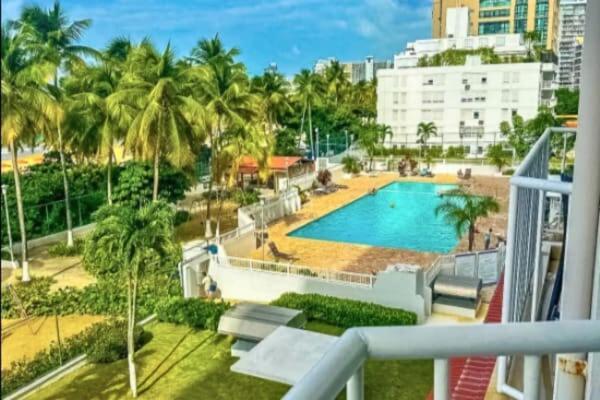 Sunset Paradise Cozy Beachfront Escape - Isla Verde Сан-Хуан Экстерьер фото